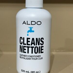 Aldo Leather Conditioner CLEANS
NETTOIE